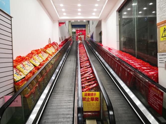 团风店电梯陈列 让每一部电梯都成为流动的风景线